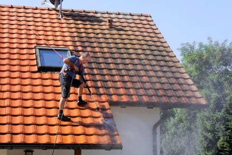 Nettoyage de toiture & gouttières, peinture & hydrofugation de toiture Riboux